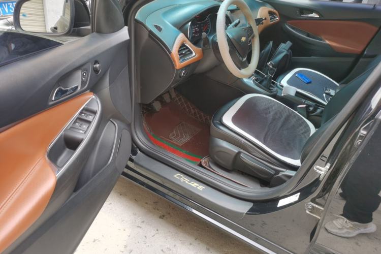 Used Chevrolet Cruze 2015 1.5L Manual Elite Edition Driver Seat