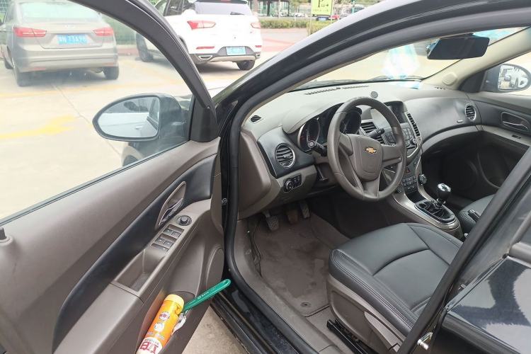 Used Chevrolet Cruze 2015 1.5L Classic SE MT Driver Seat
