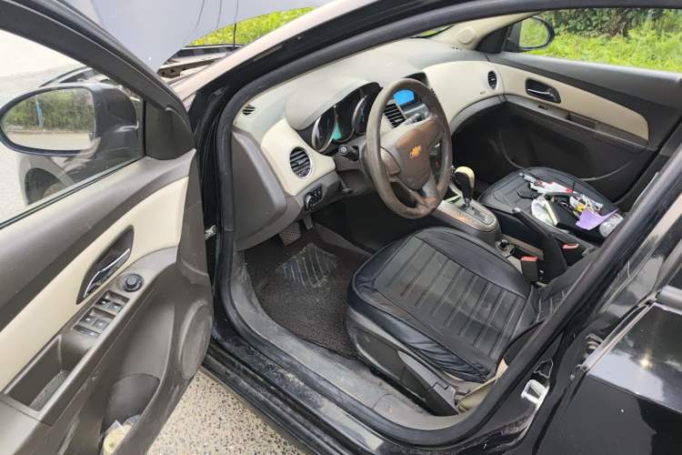 Used Chevrolet Cruze 2015 1.5L Classic SE AT Driver Seat