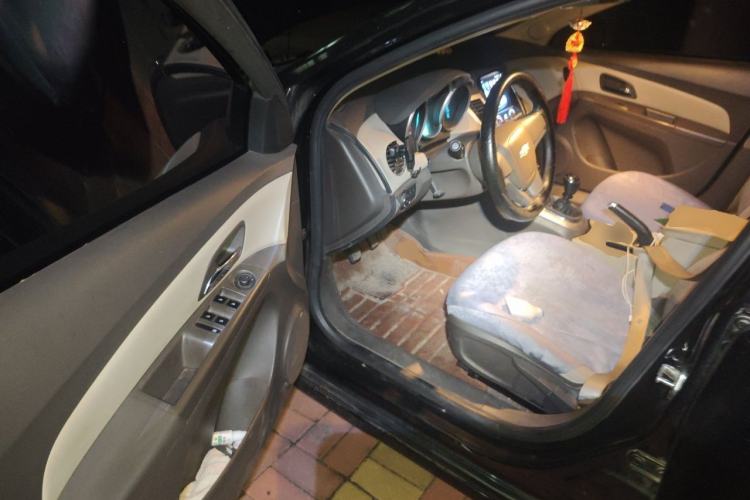 Used Chevrolet Cruze 2015 1.5L Classic SL MT Driver Seat