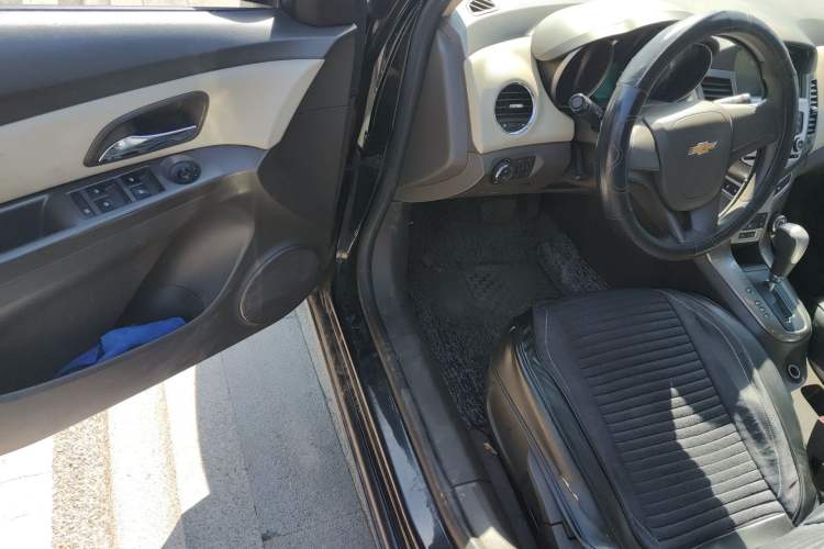 Used Chevrolet Cruze 2015 1.5L Classic SE AT Driver Seat