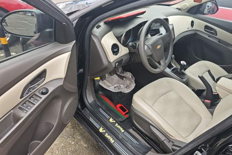 Used Chevrolet Cruze 2015 1.5L Classic SE MT Driver Seat