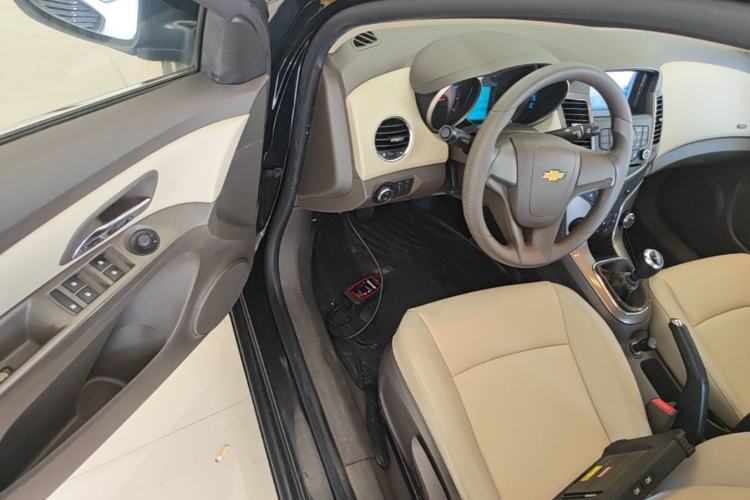 Used Chevrolet Cruze 2015 1.5L Classic SE MT Driver Seat