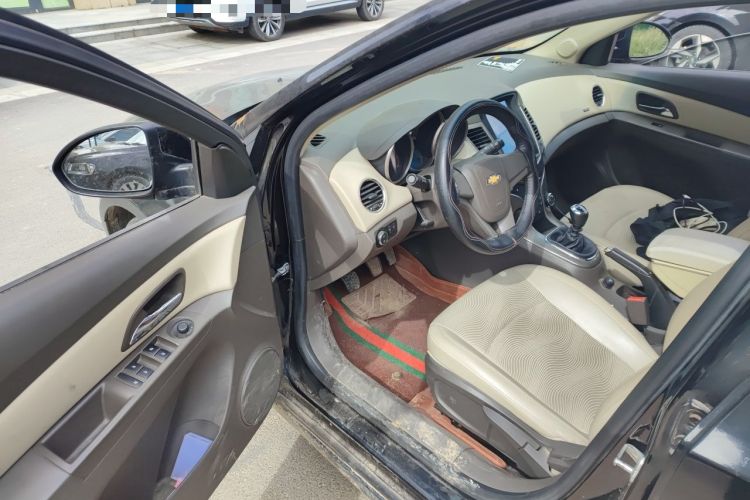 Used Chevrolet Cruze 2015 1.5L Classic SE MT Driver Seat