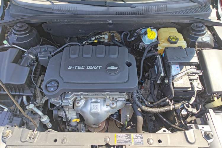Used Chevrolet Cruze 2015 1.5L Classic SL MT Engine Bay