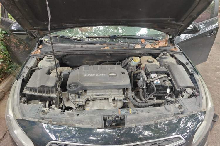 Used Chevrolet Cruze 2015 1.5L Classic SE MT Engine Bay