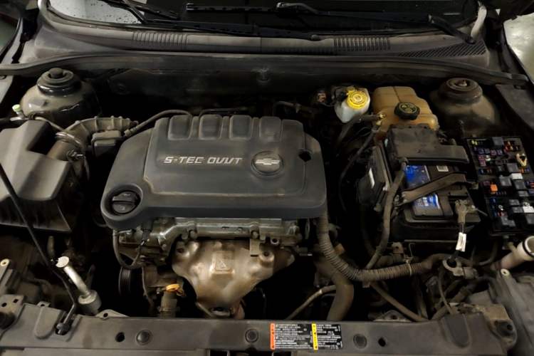 Used Chevrolet Cruze 2015 1.5L Classic SE AT Engine Bay