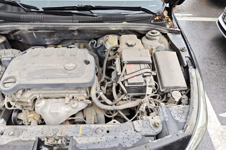 Used Chevrolet Cruze 2015 1.5L Classic SE MT Engine Bay Left