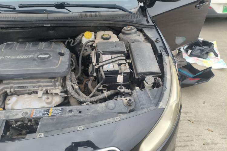 Used Chevrolet Cruze 2015 1.5L Classic SE MT Engine Bay Left