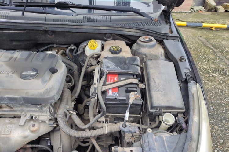 Used Chevrolet Cruze 2015 1.5L Classic SE MT Engine Bay Left