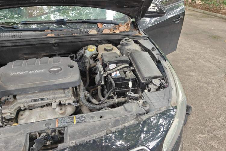 Used Chevrolet Cruze 2015 1.5L Classic SE MT Engine Bay Left