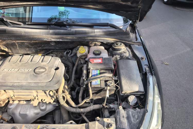 Used Chevrolet Cruze 2015 1.5L Classic SL MT Engine Bay Left