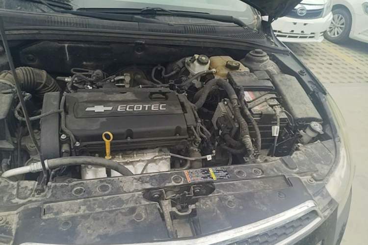 Used Chevrolet Cruze 2015 Hatchback 1.6L Manual Comfort Edition Engine Bay Left