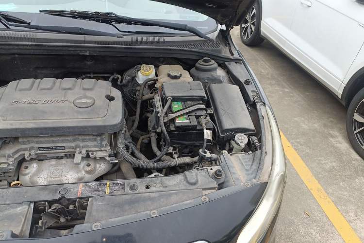 Used Chevrolet Cruze 2015 1.5L Classic SE MT Engine Bay Left