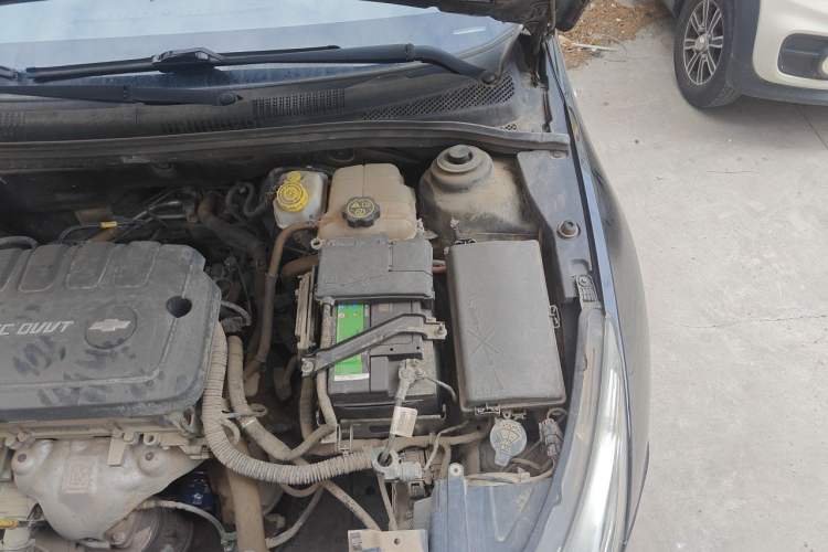 Used Chevrolet Cruze 2015 1.5L Classic SE MT Engine Bay Left