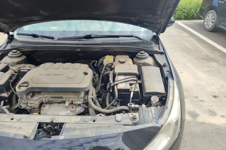 Used Chevrolet Cruze 2015 1.5L Classic SE MT Engine Bay Left