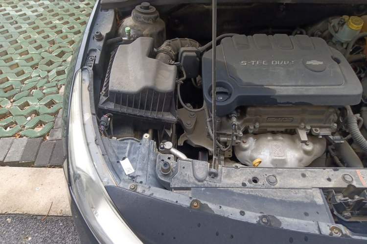 Used Chevrolet Cruze 2015 1.5L Classic SE MT Engine Bay Right