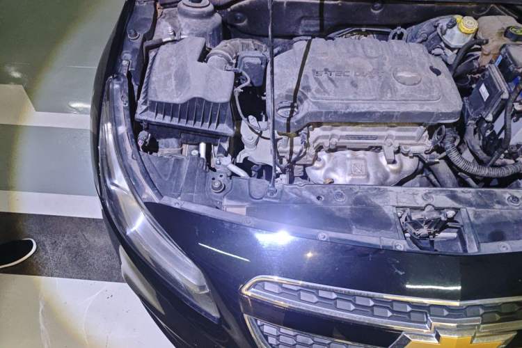 Used Chevrolet Cruze 2015 1.5L Classic SE MT Engine Bay Right