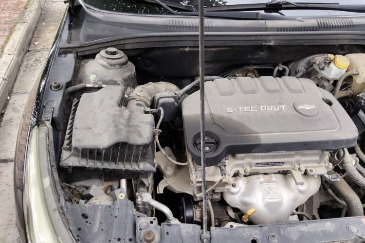 Used Chevrolet Cruze 2015 1.5L Classic SE MT Engine Bay Right