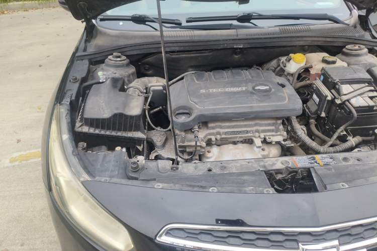 Used Chevrolet Cruze 2015 1.5L Classic SE MT Engine Bay Right