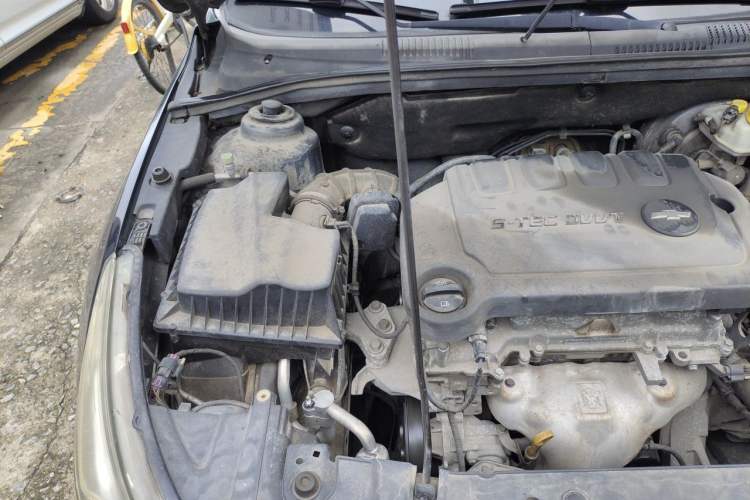 Used Chevrolet Cruze 2015 1.5L Classic SE MT Engine Bay Right
