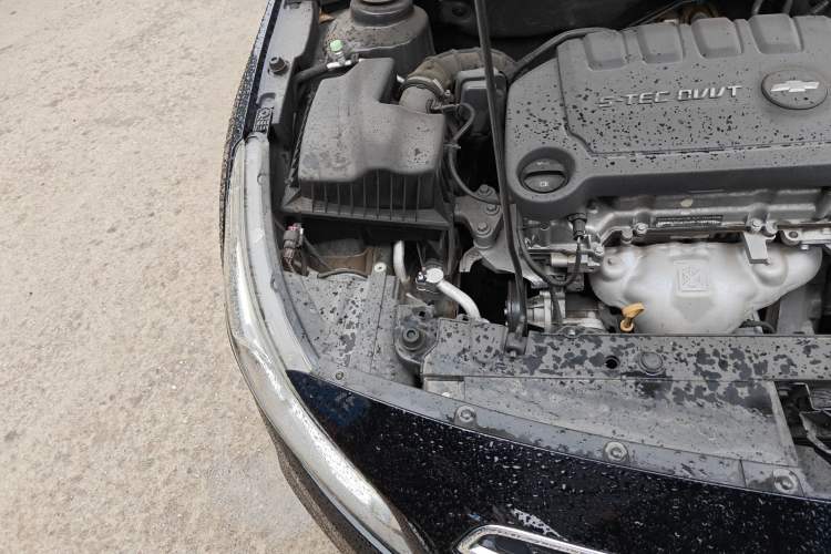 Used Chevrolet Cruze 2015 1.5L Classic SE MT Engine Bay Right