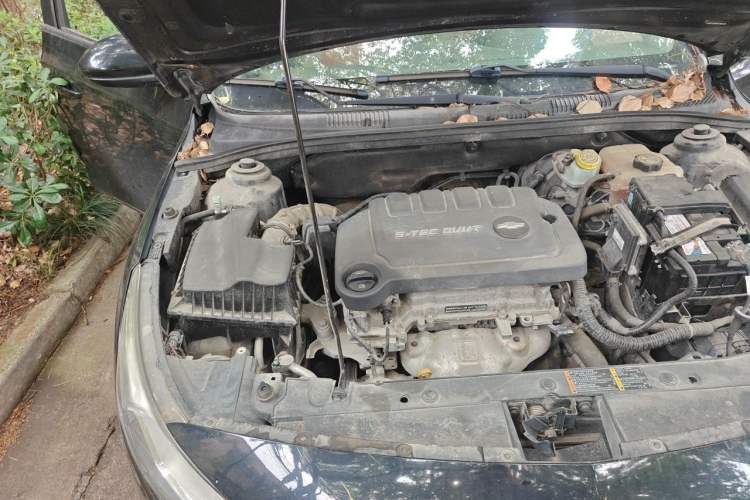 Used Chevrolet Cruze 2015 1.5L Classic SE MT Engine Bay Right