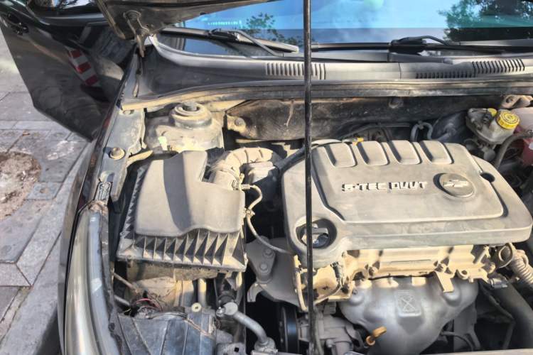 Used Chevrolet Cruze 2015 1.5L Classic SL MT Engine Bay Right