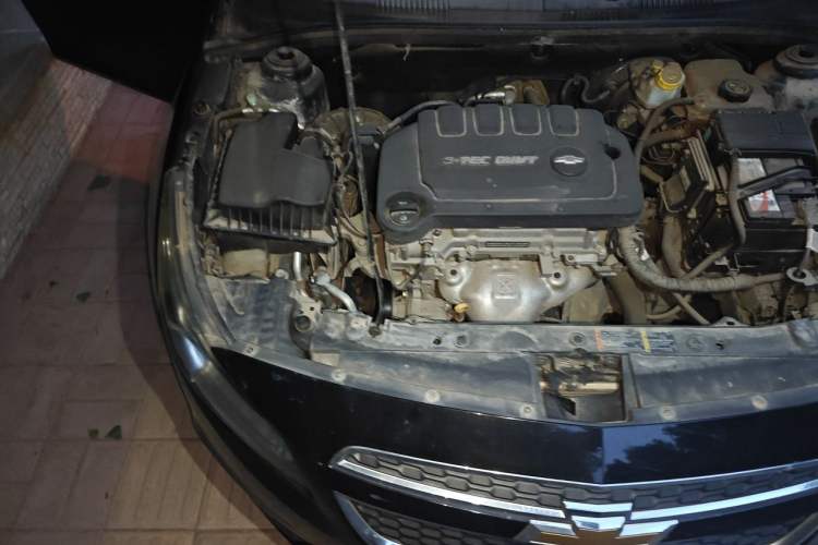 Used Chevrolet Cruze 2015 1.5L Classic SL MT Engine Bay Right