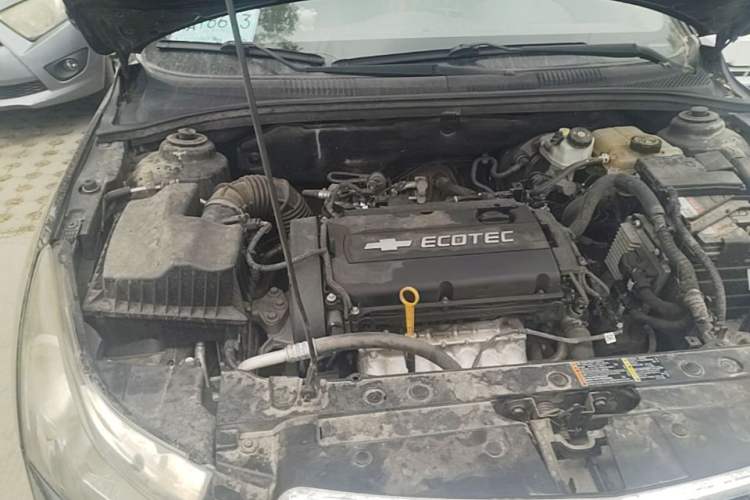 Used Chevrolet Cruze 2015 Hatchback 1.6L Manual Comfort Edition Engine Bay Right