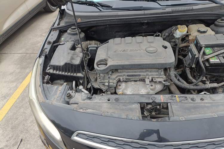 Used Chevrolet Cruze 2015 1.5L Classic SE MT Engine Bay Right