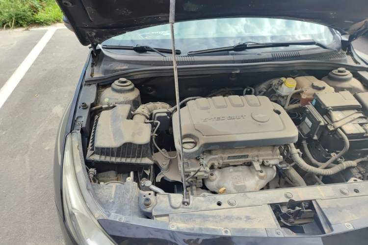 Used Chevrolet Cruze 2015 1.5L Classic SE MT Engine Bay Right