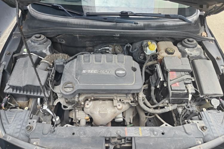 Used Chevrolet Cruze 2015 1.5L Classic SL MT Engine Bay