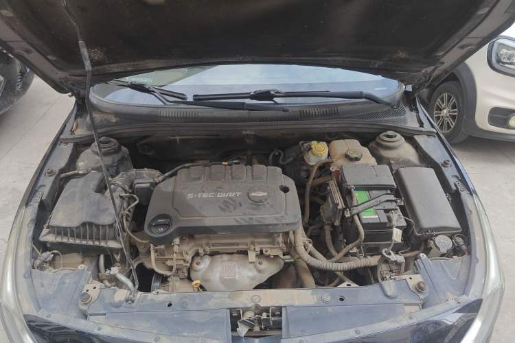 Used Chevrolet Cruze 2015 1.5L Classic SE MT Engine Bay