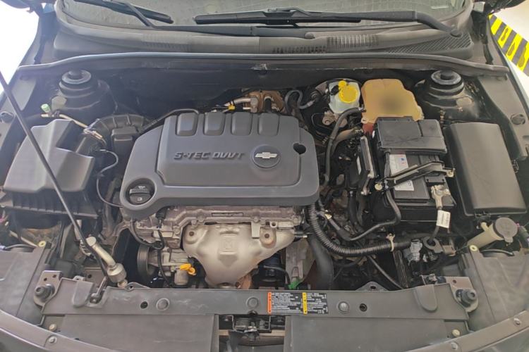 Used Chevrolet Cruze 2015 1.5L Classic SE MT Engine Bay