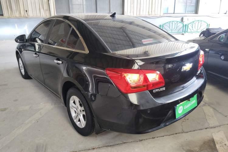 Used Chevrolet Cruze 2015 1.5L Classic SL MT Exterior 2