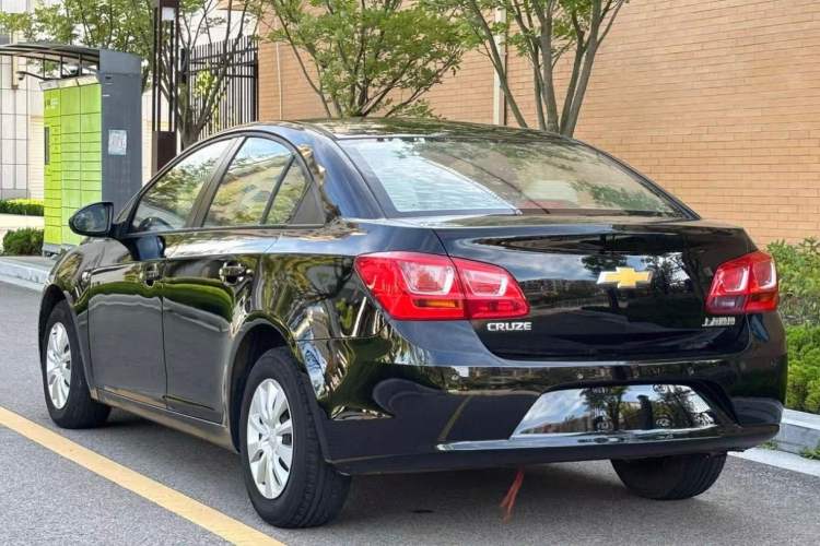 Used Chevrolet Cruze 2015 1.5L Classic SL MT Exterior 4
