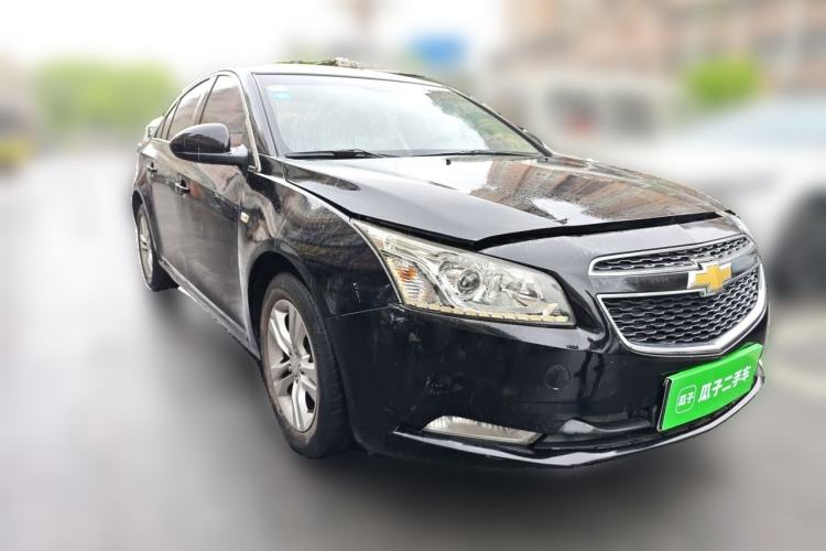 Used Chevrolet Cruze 2015 1.5L Classic SE MT Front Right 45 Deg