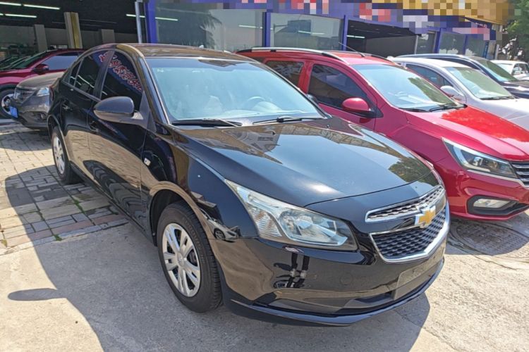 Used Chevrolet Cruze 2015 1.5L Classic SL MT Front Right 45 Deg