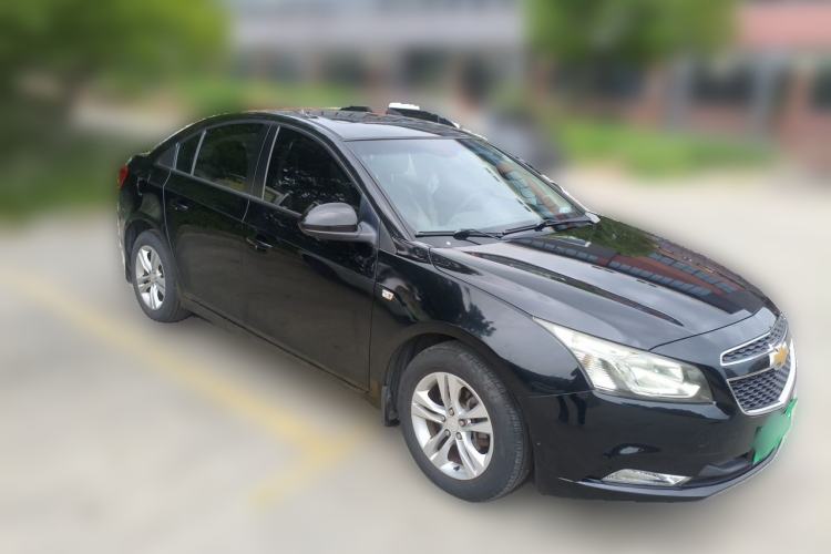 Used Chevrolet Cruze 2015 1.5L Classic SE MT Front Right 45 Deg