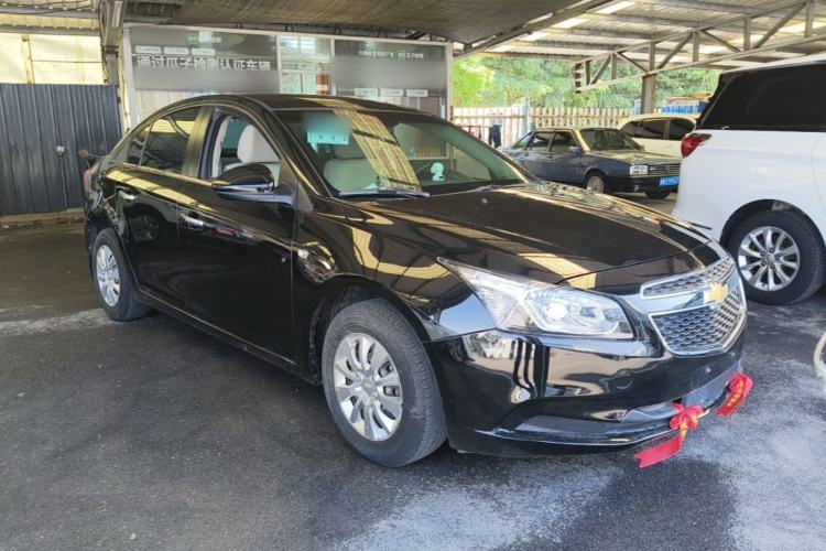 Used Chevrolet Cruze 2015 1.5L Classic SL MT Front Right 45 Deg