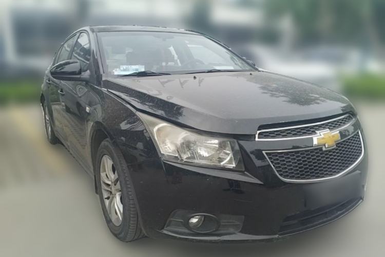 Used Chevrolet Cruze 2015 Hatchback 1.6L Manual Comfort Edition Front Right 45 Deg