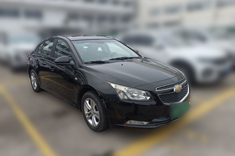 Used Chevrolet Cruze 2015 1.5L Classic SE MT Front Right 45 Deg