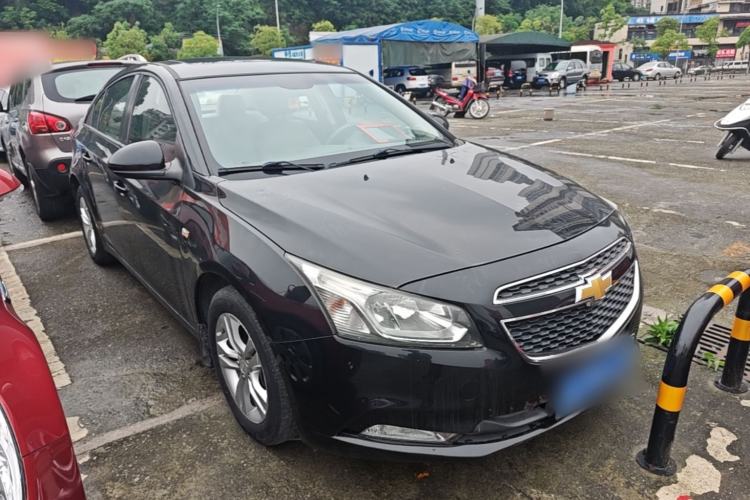 Used Chevrolet Cruze 2015 1.5L Classic SE MT Front Right 45 Deg