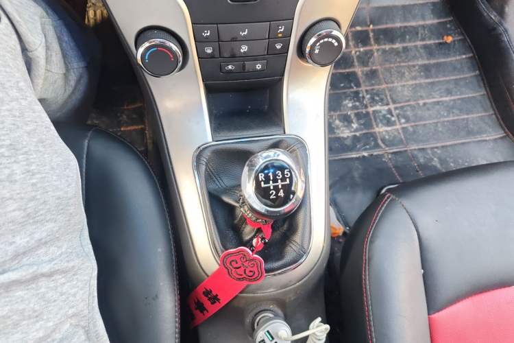 Used Chevrolet Cruze 2015 1.5L Classic SL MT Gear Lever