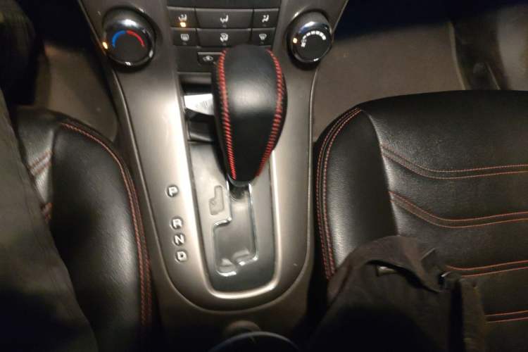 Used Chevrolet Cruze 2015 1.5L Classic SE AT Gear Lever