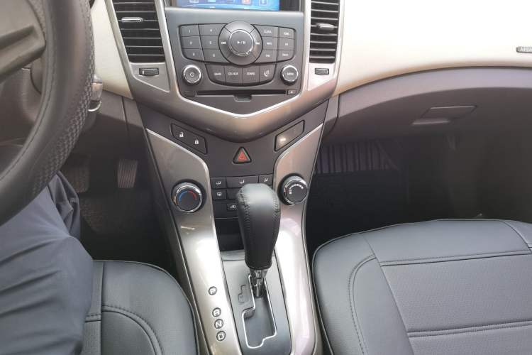 Used Chevrolet Cruze 2015 1.5L Classic SE AT Gear Lever