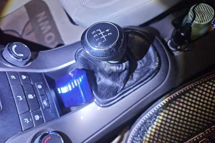 Used Chevrolet Cruze 2015 1.5L Classic SE MT Gear Lever