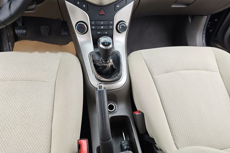 Used Chevrolet Cruze 2015 1.5L Classic SL MT Gear Lever