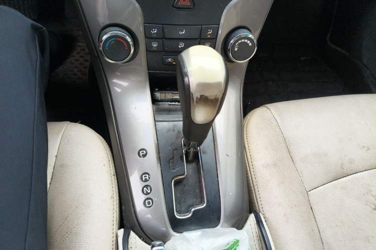 Used Chevrolet Cruze 2015 1.5L Classic SE AT Gear Lever
